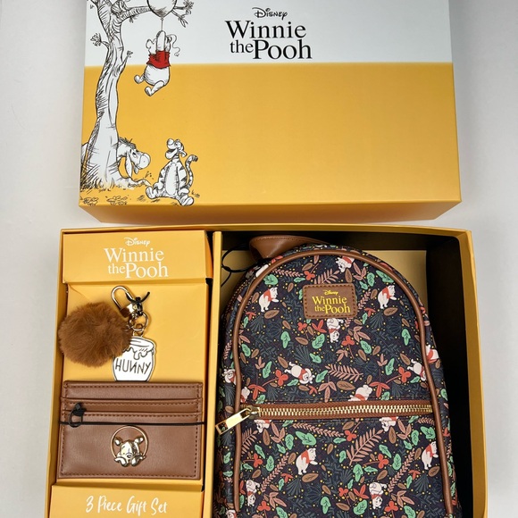 Winnie The Pooh 3 Piece Gift Set Mini Backpack ID Card And Keychain - Picture 3 of 12